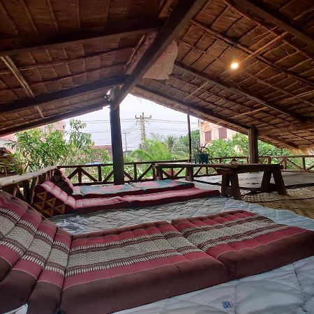 Bike&Bed Hostel Thakhek Bagian luar foto