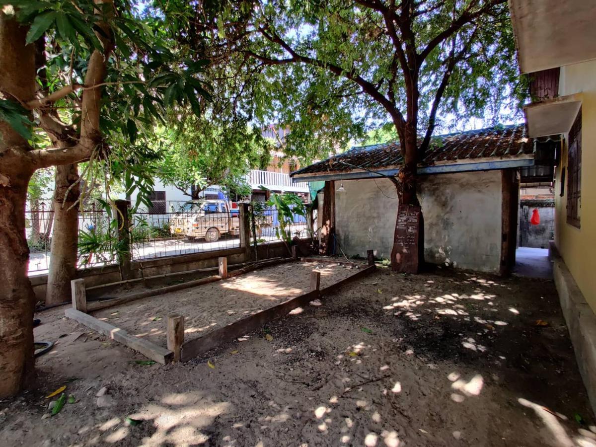 Bike&Bed Hostel Thakhek Bagian luar foto